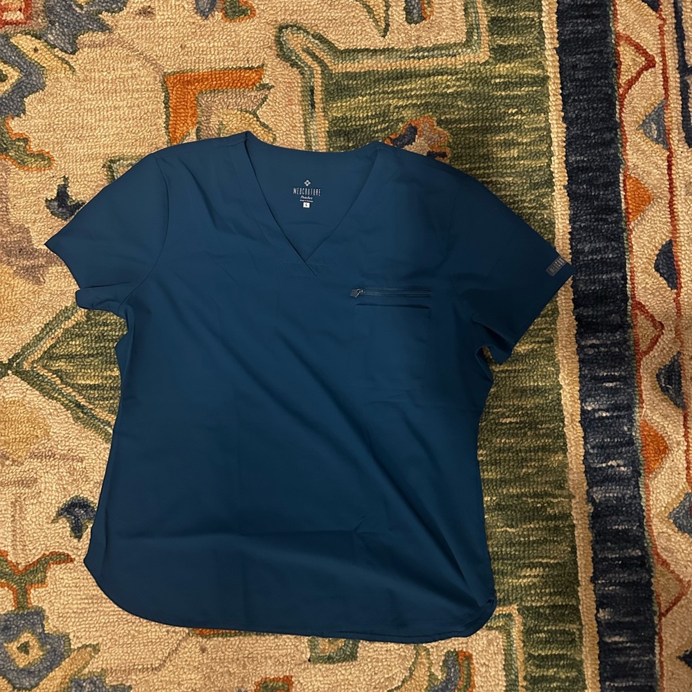 Med Couture Women's carribean blue V-Neck scrub top